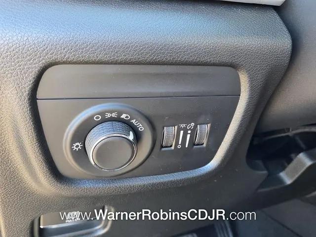 2026 Jeep Grand Cherokee Laredo 4x2
