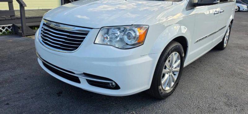 2015 Chrysler Town & Country Limited Platinum