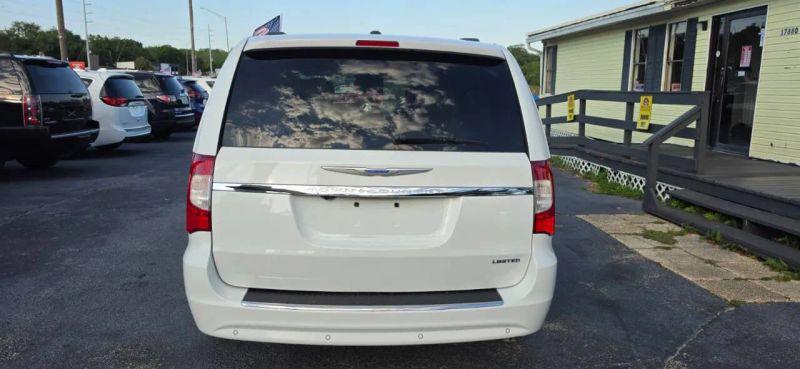 2015 Chrysler Town & Country Limited Platinum
