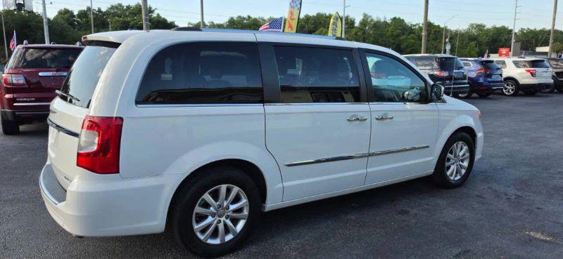 2015 Chrysler Town & Country Limited Platinum
