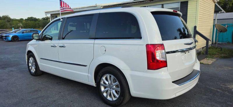 2015 Chrysler Town & Country Limited Platinum