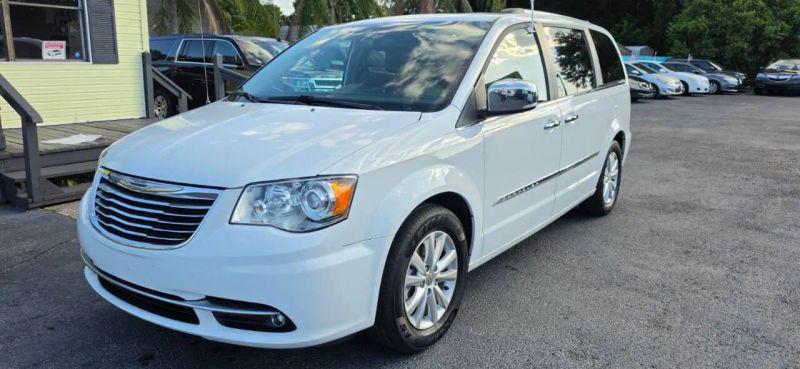 2015 Chrysler Town & Country Limited Platinum