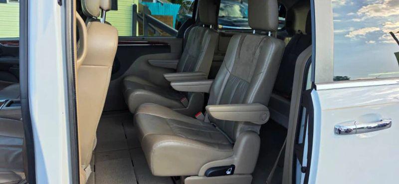 2015 Chrysler Town & Country Limited Platinum