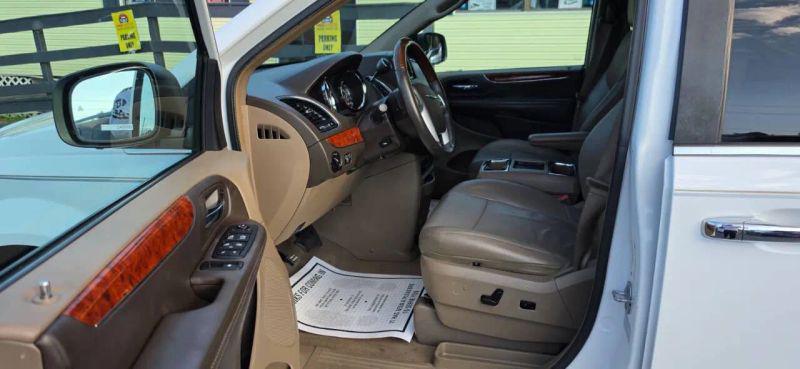 2015 Chrysler Town & Country Limited Platinum