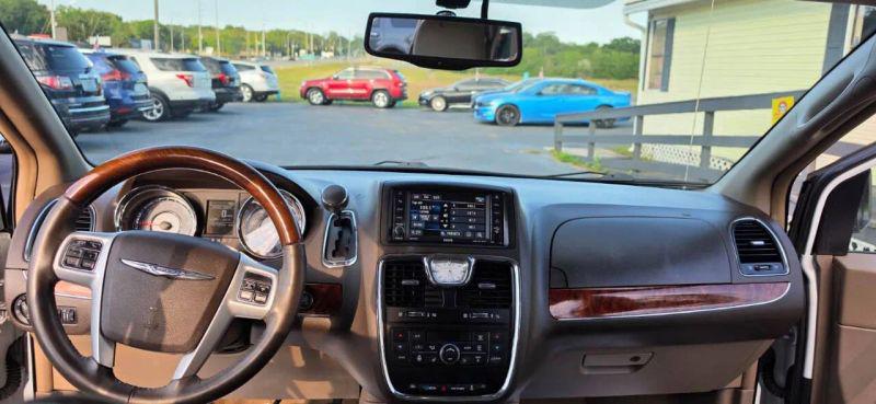 2015 Chrysler Town & Country Limited Platinum
