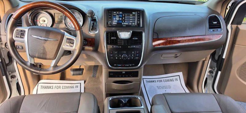 2015 Chrysler Town & Country Limited Platinum