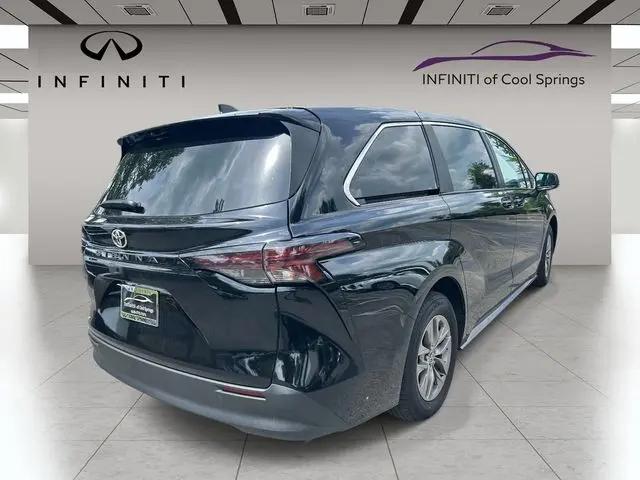 2026 Toyota Sienna LE