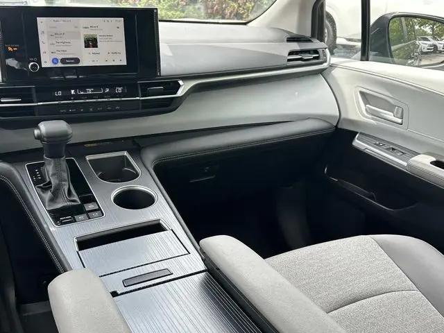 2026 Toyota Sienna LE