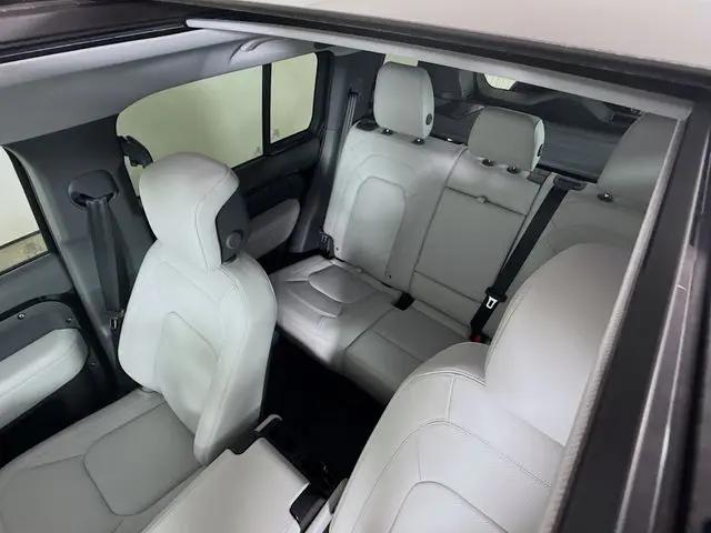 2026 Land Rover Defender P400 X-Dynamic SE