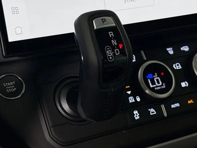 2026 Land Rover Defender P400 X-Dynamic SE