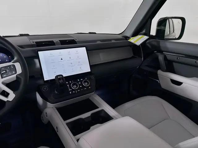 2026 Land Rover Defender P400 X-Dynamic SE