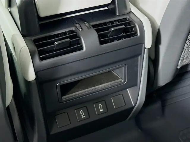 2026 Land Rover Defender P400 X-Dynamic SE