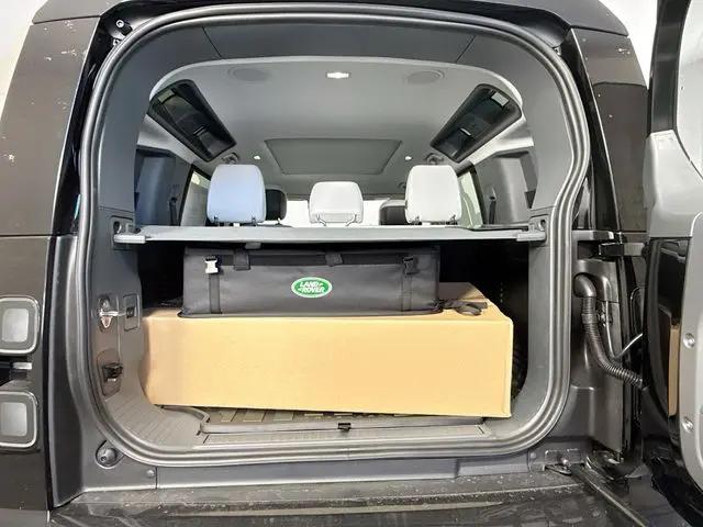 2026 Land Rover Defender P400 X-Dynamic SE