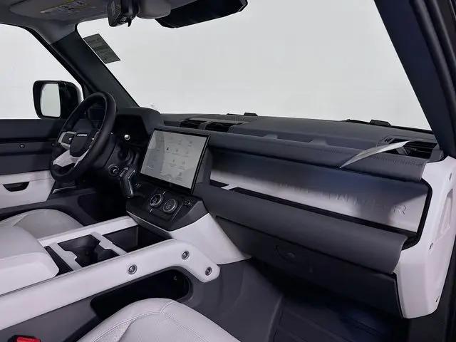 2026 Land Rover Defender P400 X-Dynamic SE