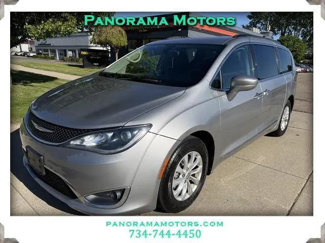2017 Chrysler Pacifica Touring-L for sale in Livonia, MI