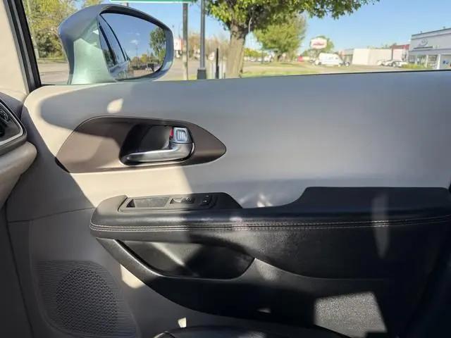 2017 Chrysler Pacifica Touring-L
