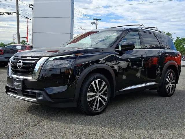 2025 Nissan Pathfinder Platinum 4WD