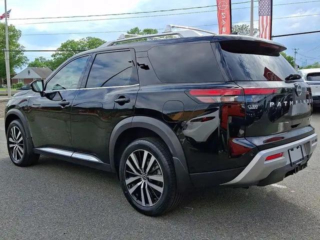 2025 Nissan Pathfinder Platinum 4WD