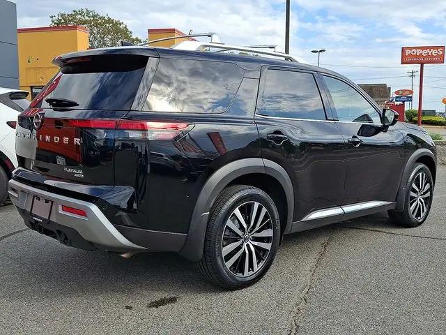 2025 Nissan Pathfinder Platinum 4WD