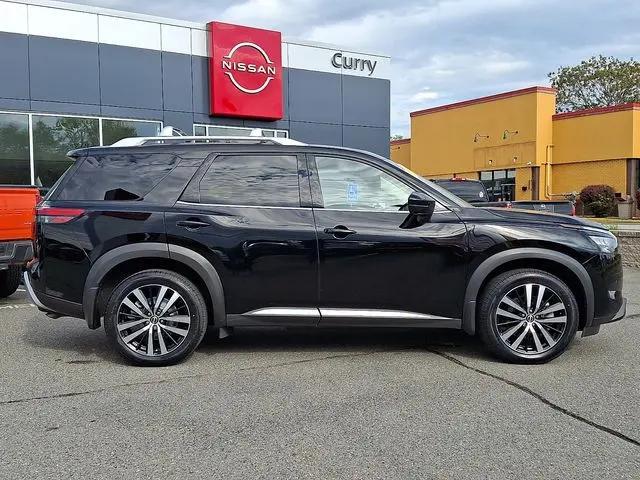 2025 Nissan Pathfinder Platinum 4WD