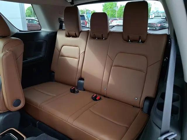 2025 Nissan Pathfinder Platinum 4WD