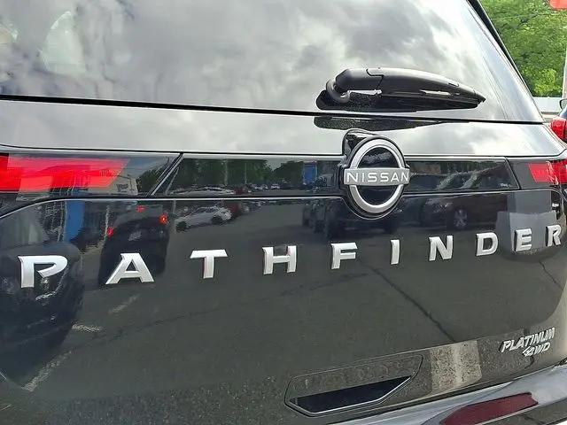 2025 Nissan Pathfinder Platinum 4WD