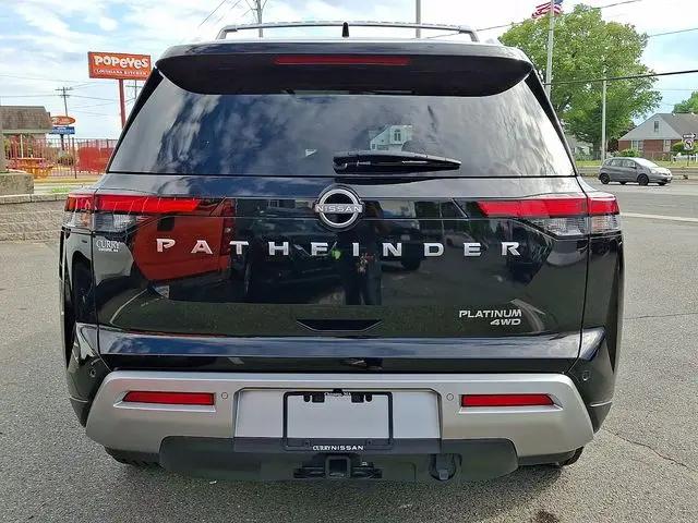 2025 Nissan Pathfinder Platinum 4WD