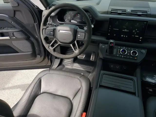 2024 Land Rover Defender 90 P525 V8