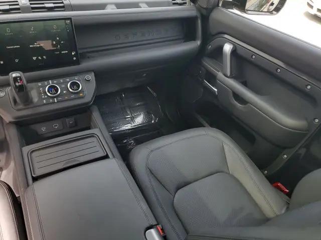 2024 Land Rover Defender 90 P525 V8