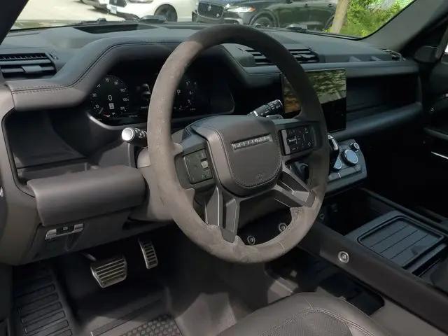 2024 Land Rover Defender 90 P525 V8