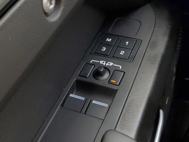 2024 Land Rover Defender 90 P525 V8