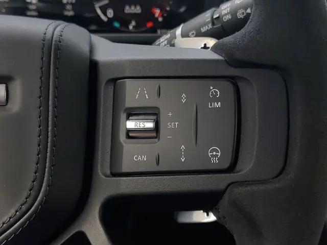 2024 Land Rover Defender 90 P525 V8
