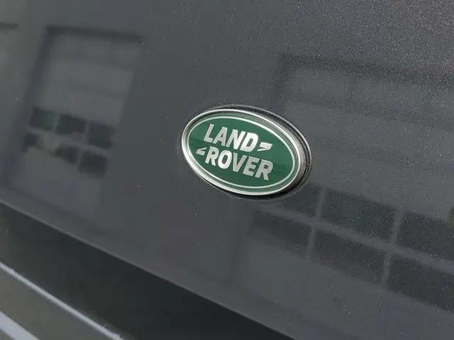 2024 Land Rover Defender 90 P525 V8