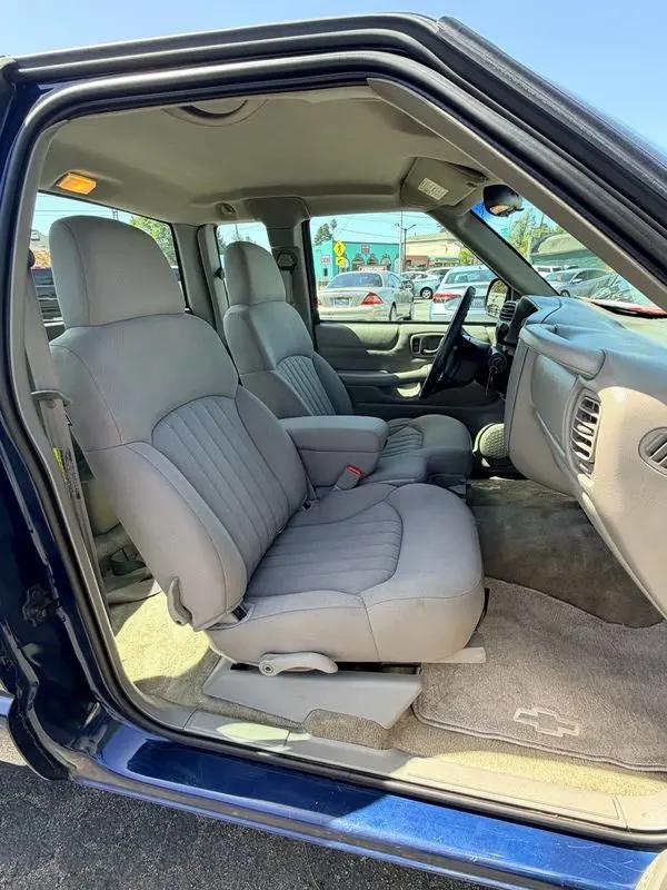 2003 Chevrolet S-10 LS