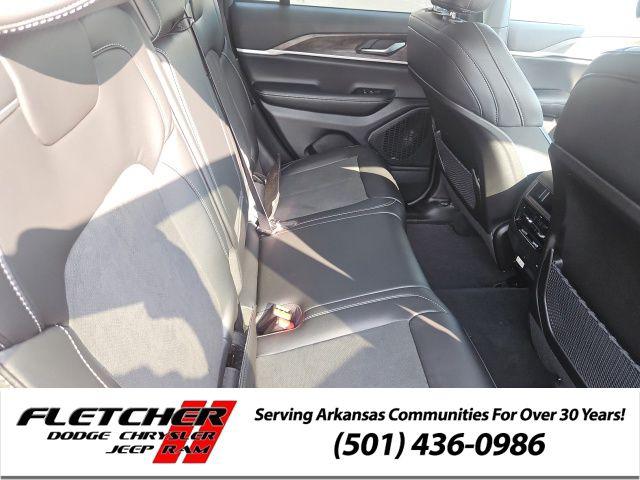2026 Jeep Grand Cherokee Altitude 4x2