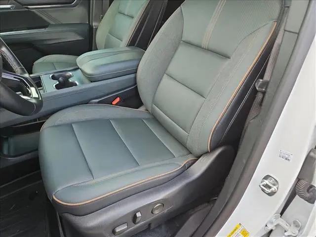 2024 GMC Acadia AWD AT4