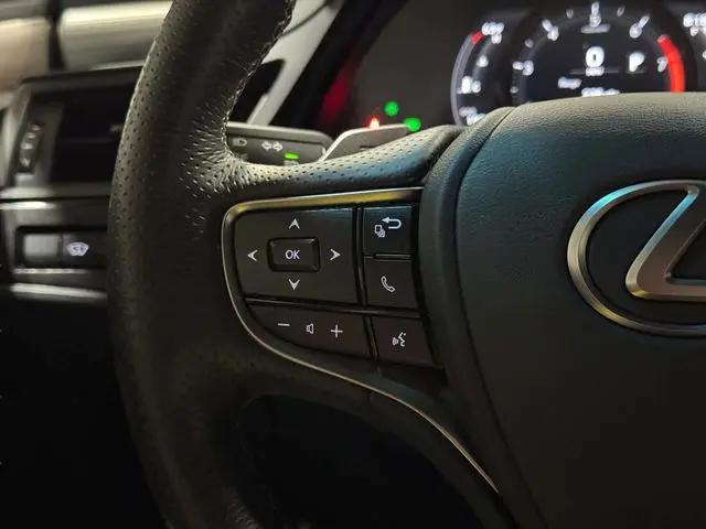 2023 Lexus ES 350 F SPORT Handling