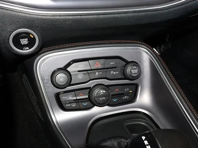 2016 Dodge Challenger 392 Hemi Scat Pack Shaker