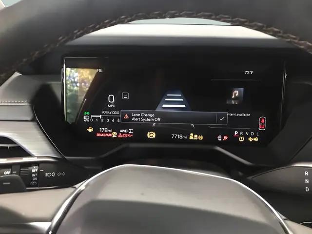2025 GMC Acadia AWD AT4