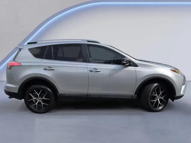 2017 Toyota RAV4 SE