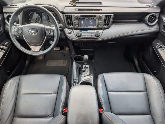 2017 Toyota RAV4 SE