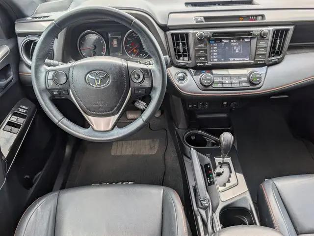 2017 Toyota RAV4 SE