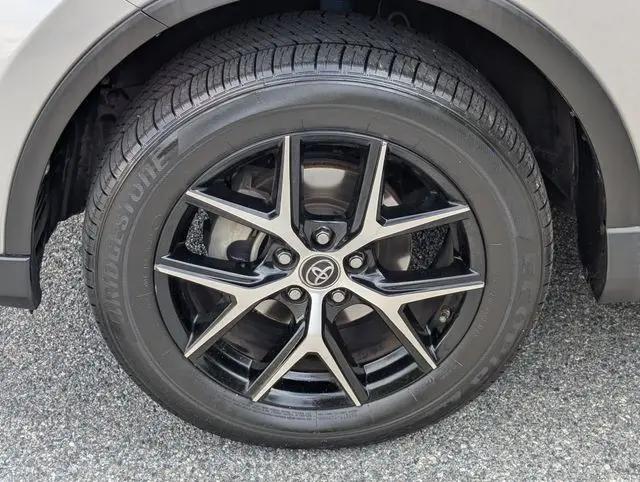 2017 Toyota RAV4 SE