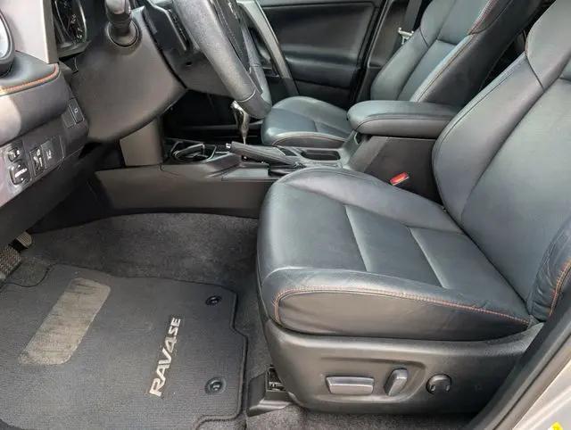 2017 Toyota RAV4 SE