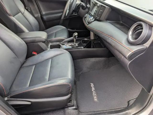 2017 Toyota RAV4 SE