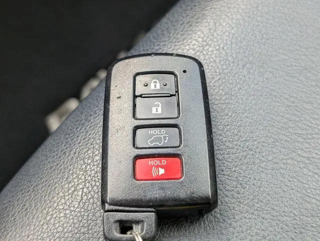 2017 Toyota RAV4 SE