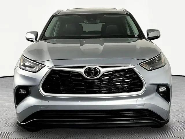 2025 Toyota Highlander XLE