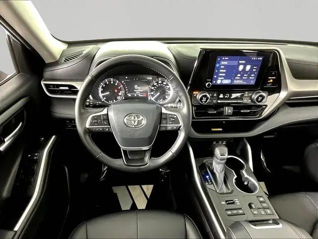 2025 Toyota Highlander XLE