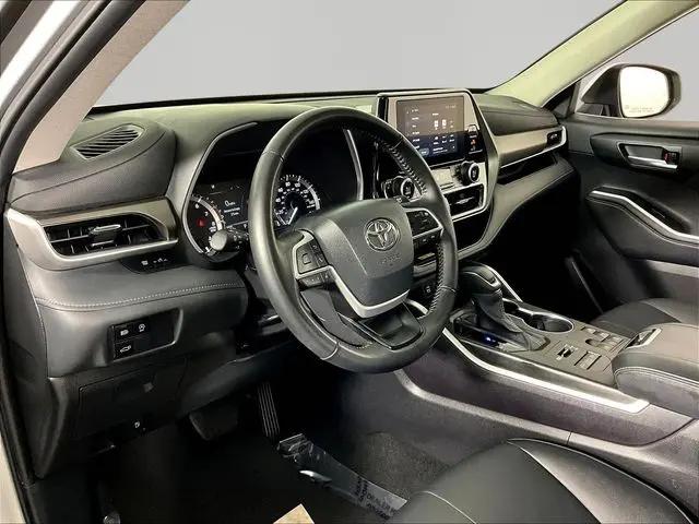 2025 Toyota Highlander XLE