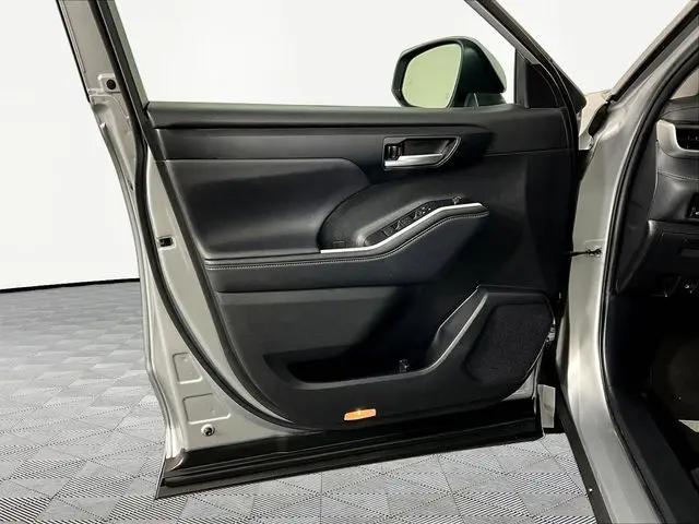 2025 Toyota Highlander XLE